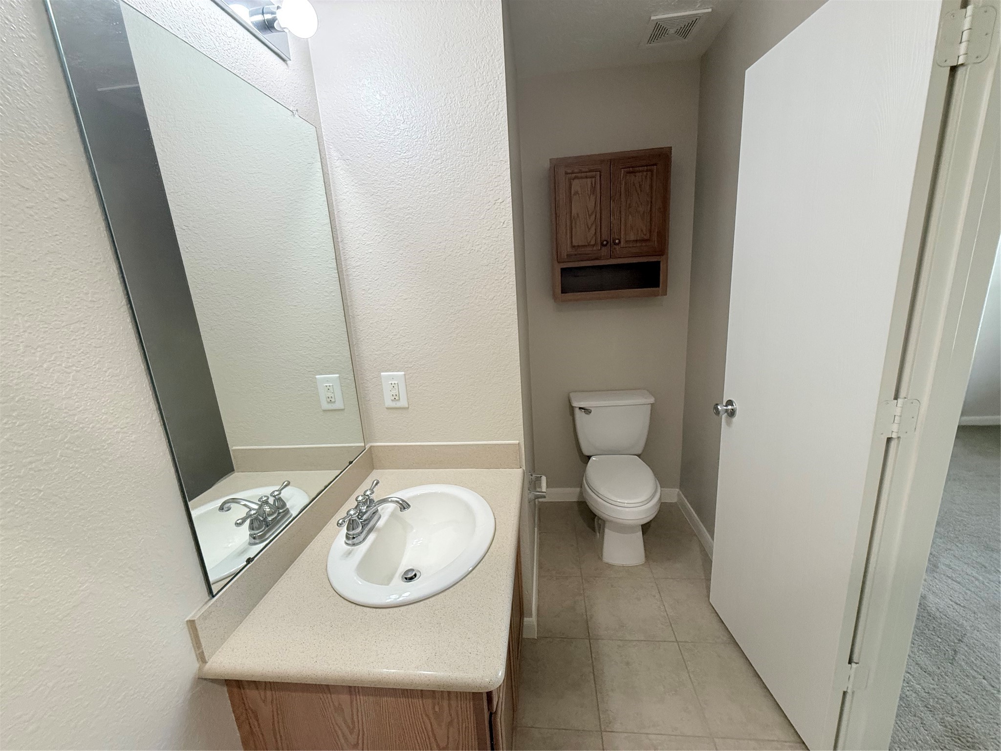 29225 Legends Valley Drive Spring, TX 77386 - Photo 15 of 30 29225 LEGENDS VALLEY DR - Primary Bedroom & Ensuite Bath with walk in closet