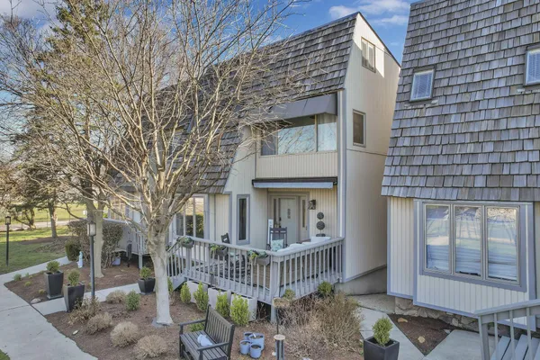 $434,900 | 4945 Walnut Road, Unit 7, Buckeye Lake, OH 43008