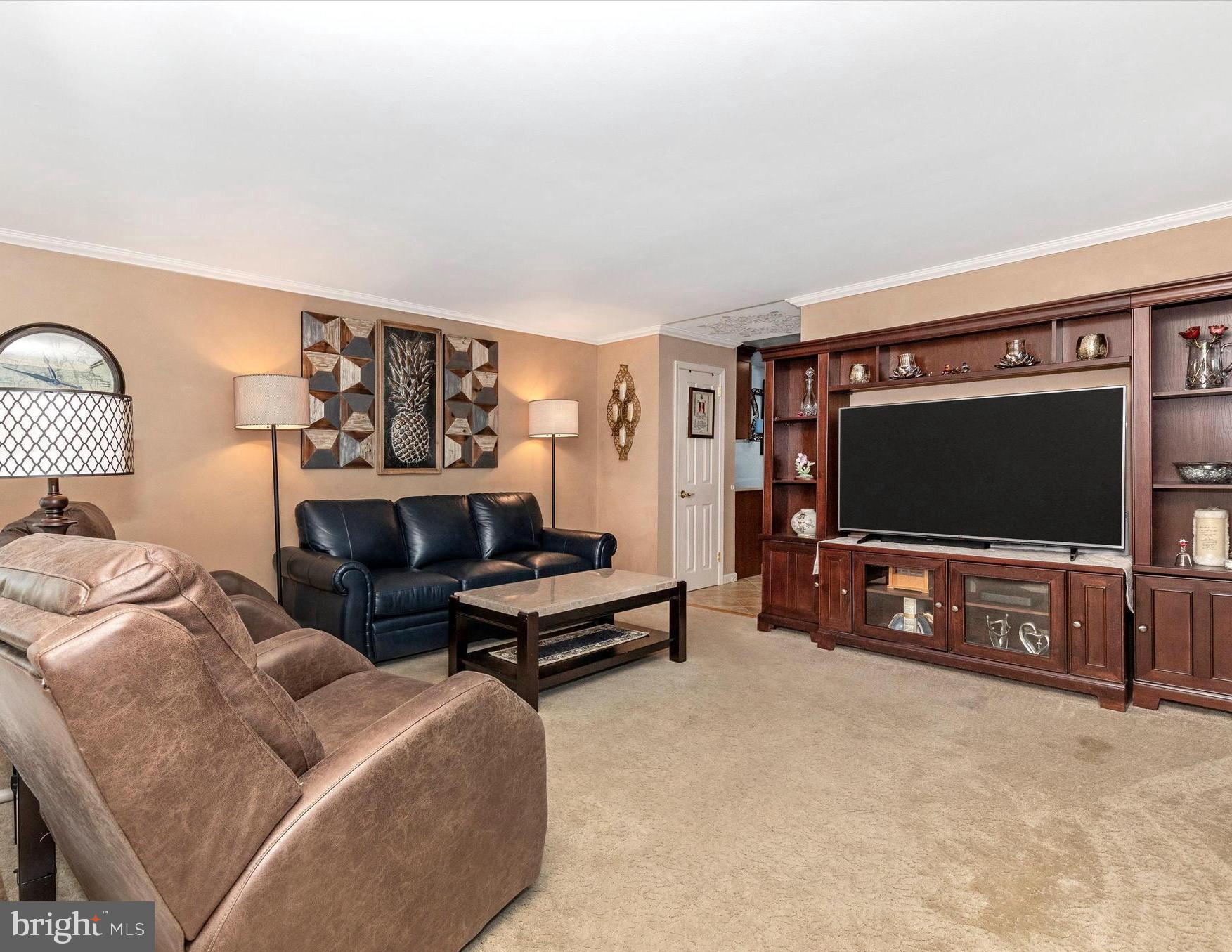 3461 Holyoke Road Philadelphia, PA 19114 - Photo 7 of 44 Living Room