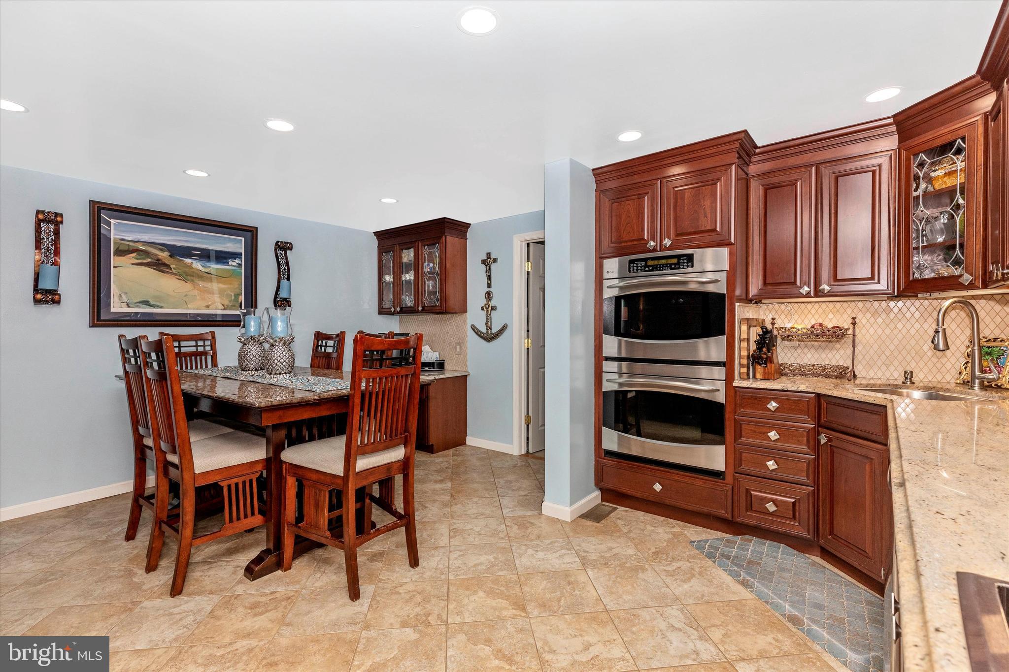 3461 Holyoke Road Philadelphia, PA 19114 - Photo 10 of 44 Wonderful Eat-In Kitchen