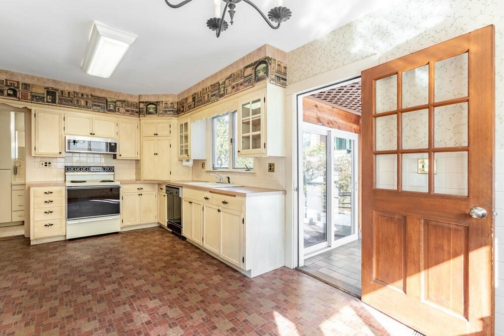 50 Warwick Road Melrose, MA 02176 - Photo 15 of 31 Gallery Image 15