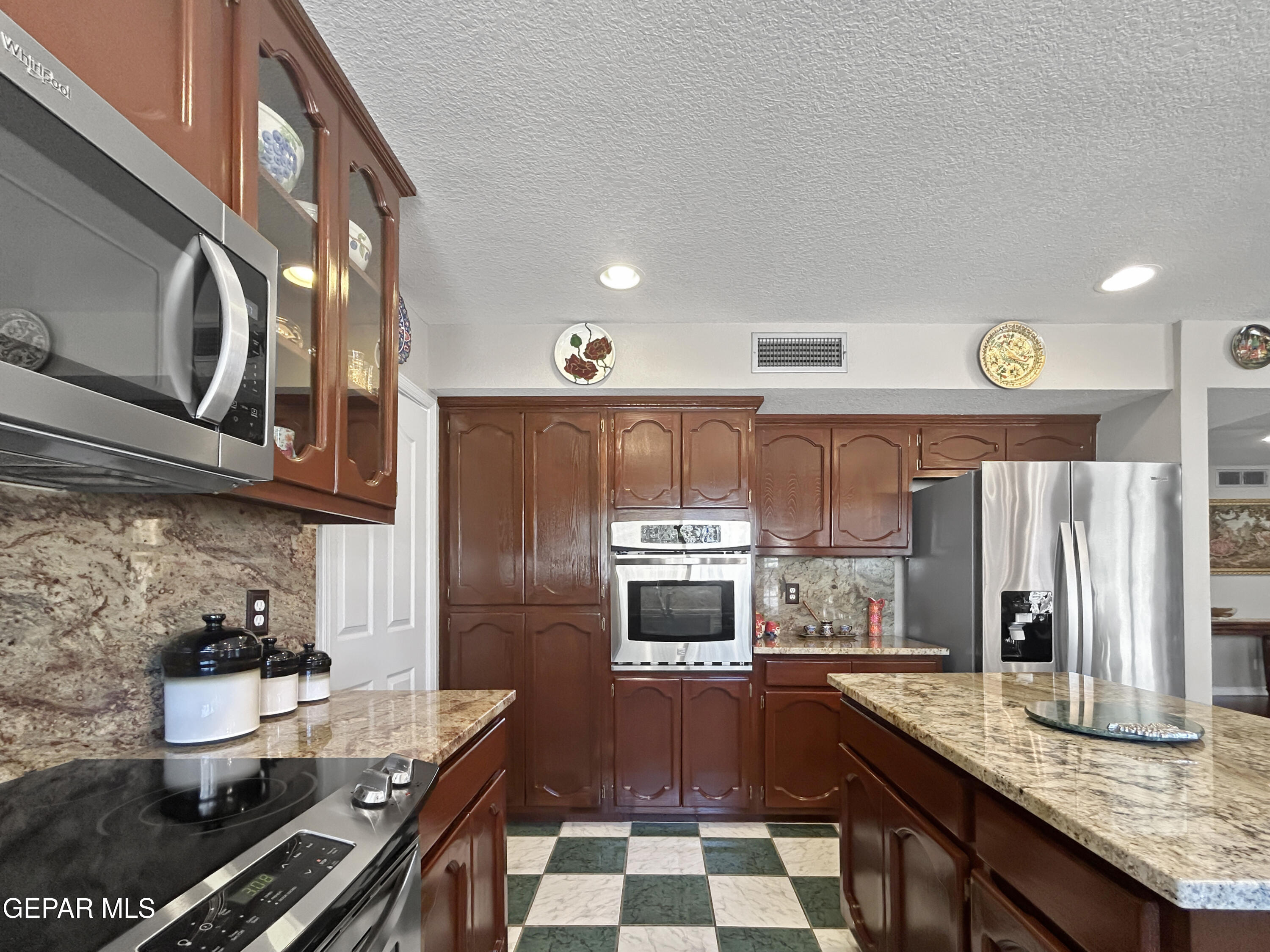 1109 Noble Ridge Way El Paso, TX 79912 - Photo 20 of 73 Kitchen