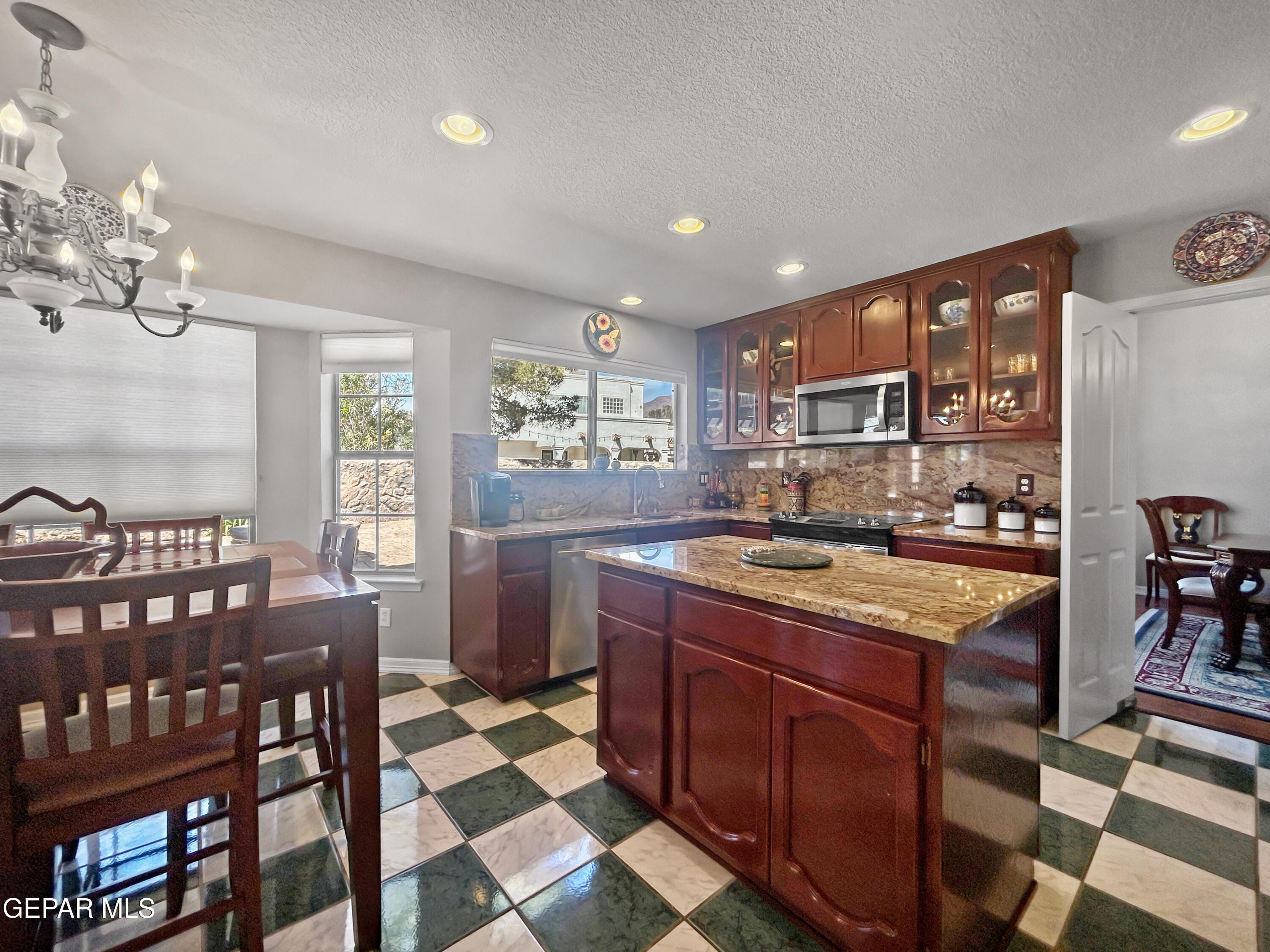 1109 Noble Ridge Way El Paso, TX 79912 - Photo 21 of 73 Kitchen