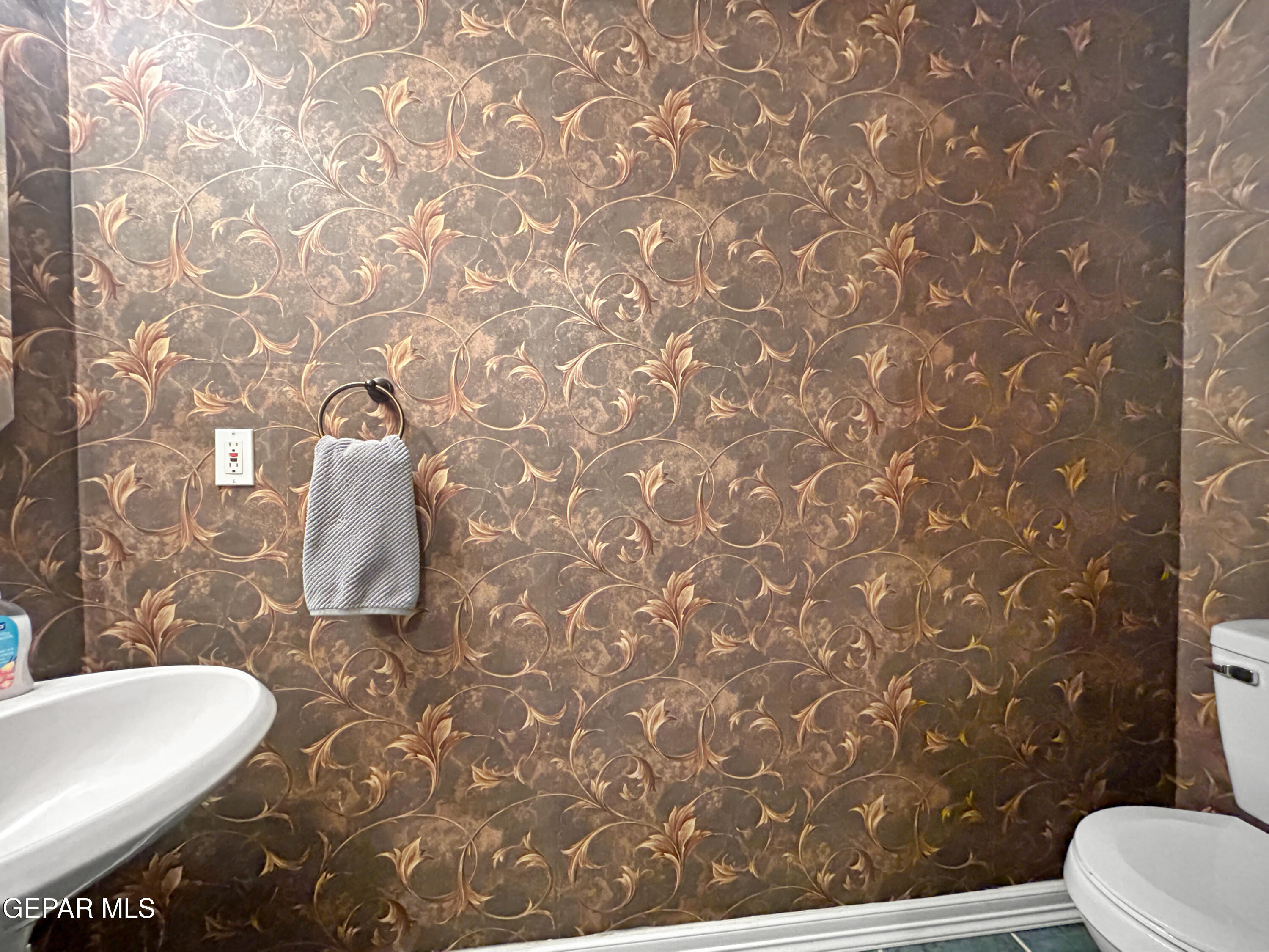 1109 Noble Ridge Way El Paso, TX 79912 - Photo 28 of 73 Powder Room