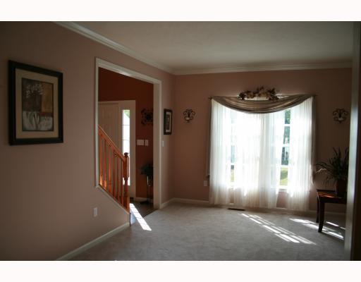 5025 Venice Road Pittsburgh, PA 15209 - Photo 4 of 18 Living Room.