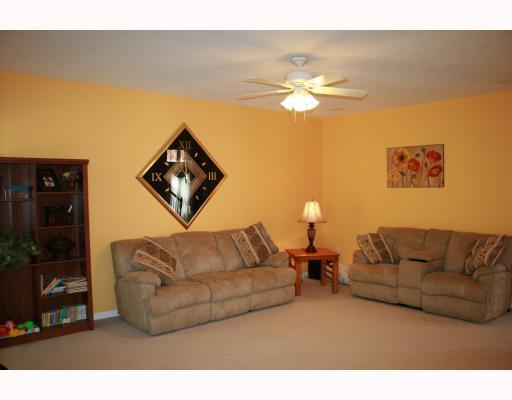 5025 Venice Road Pittsburgh, PA 15209 - Photo 8 of 18 Den/Family/Great Room.