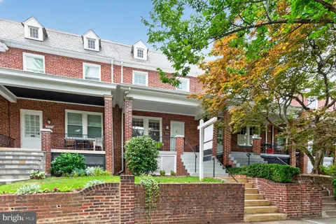 $1,275,000 | 2226 39th Place Northwest, Washington, DC 20007