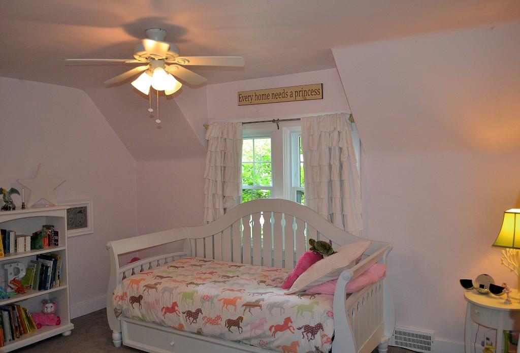 5600 Meridian Road Gibsonia, PA 15044 - Photo 17 of 25 Bedroom 2 - This lovely room has newer carpeting, and a deep, large closet.