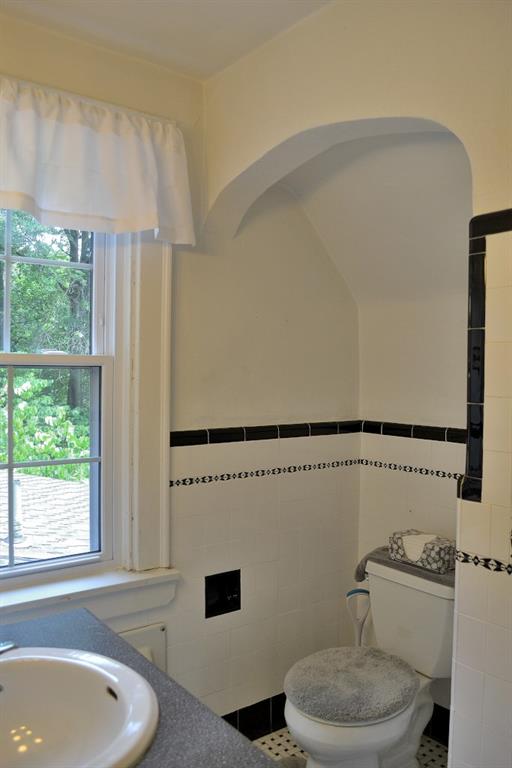 5600 Meridian Road Gibsonia, PA 15044 - Photo 20 of 25 Main Bath. The archway in this photo mirrors the archway at the tub/shower area to the left. The retro black and white tile on the walls and the floors is fabulous!