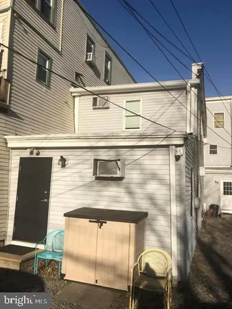 a view of utility room