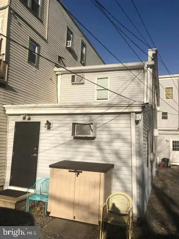 a view of utility room