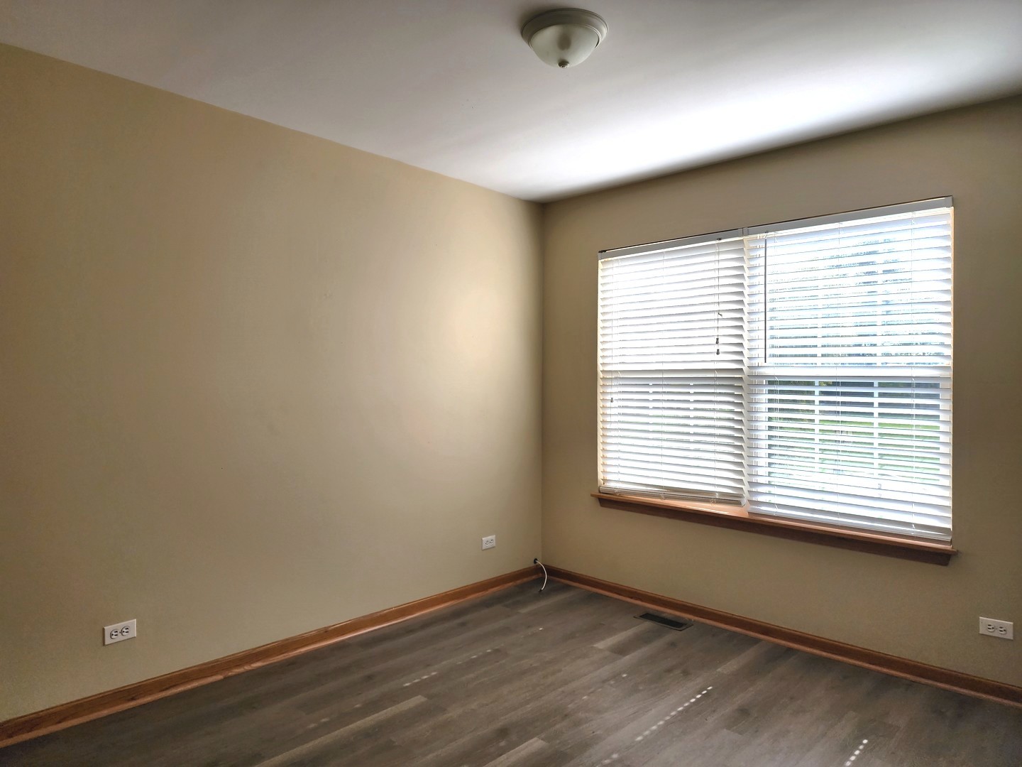 775 Highview Court Antioch, IL 60002 - Photo 13 of 16 an empty room with a window