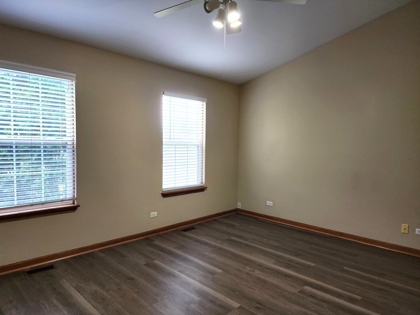 775 Highview Court Antioch, IL 60002 - Photo 10 of 16 an empty room with a window