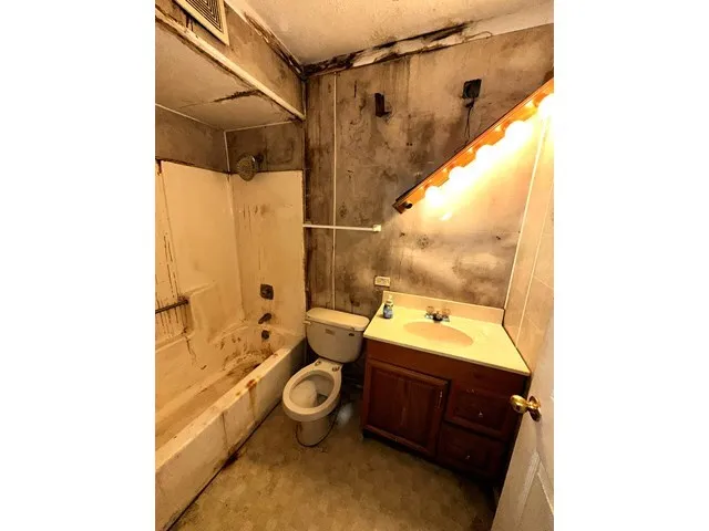 $50,000 | 17005 Albany Avenue, Unit 102, Hazel Crest, IL 60429