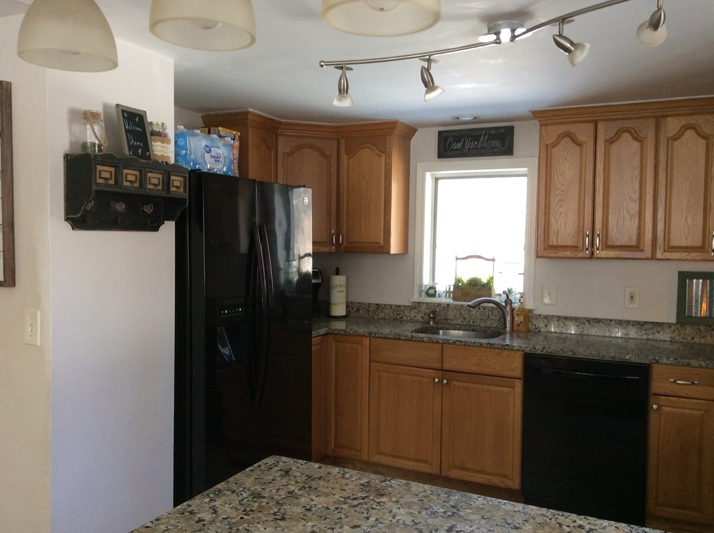 28 Buttonwood Road Halifax, MA 02338 - Photo 6 of 24 Gallery Image 6