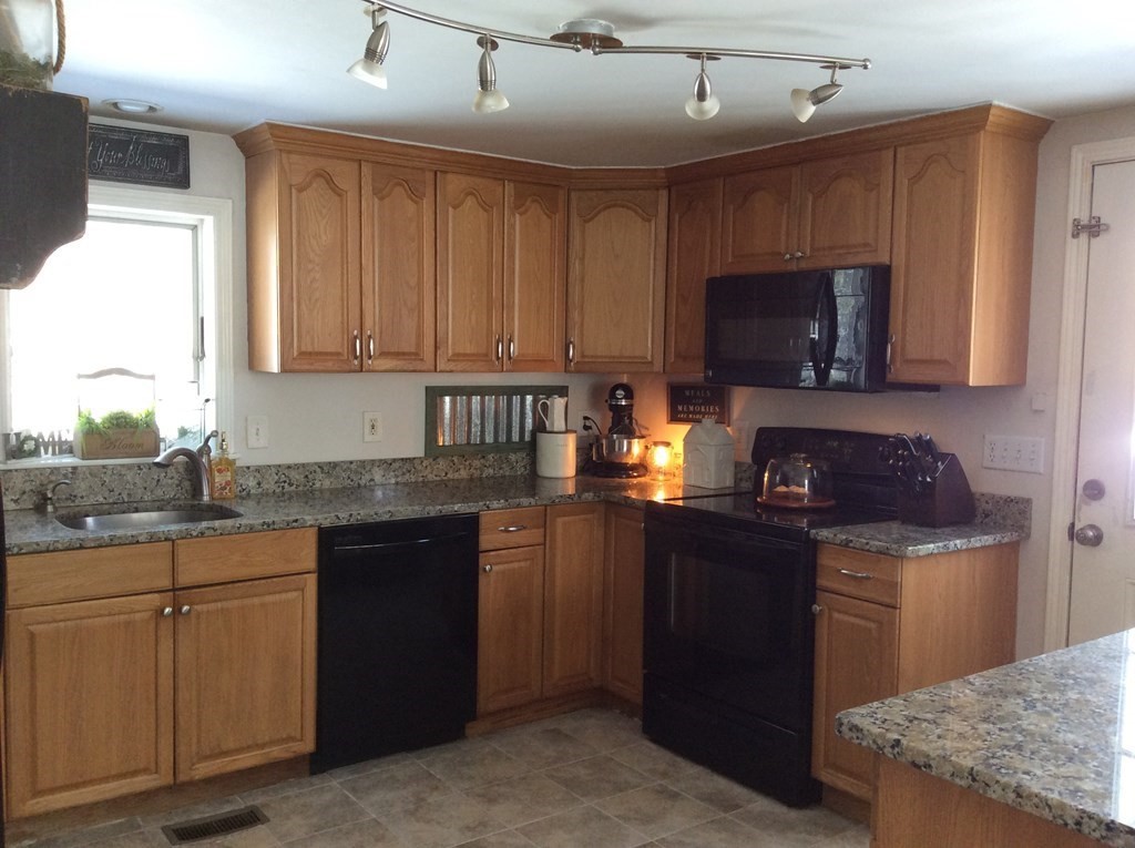 28 Buttonwood Road Halifax, MA 02338 - Photo 7 of 24 Gallery Image 7