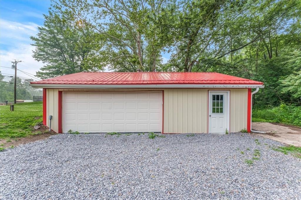 7 Hewitt Road West Middlesex, PA 16159 - Photo 7 of 31 garage