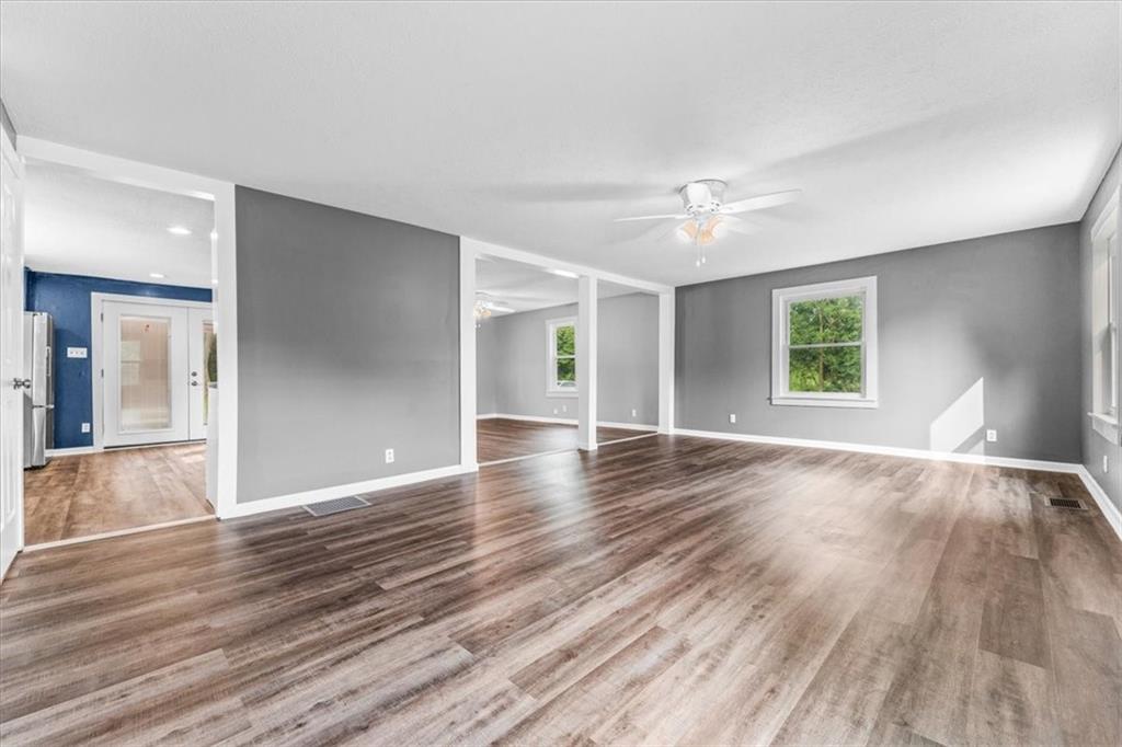 7 Hewitt Road West Middlesex, PA 16159 - Photo 10 of 31 living room