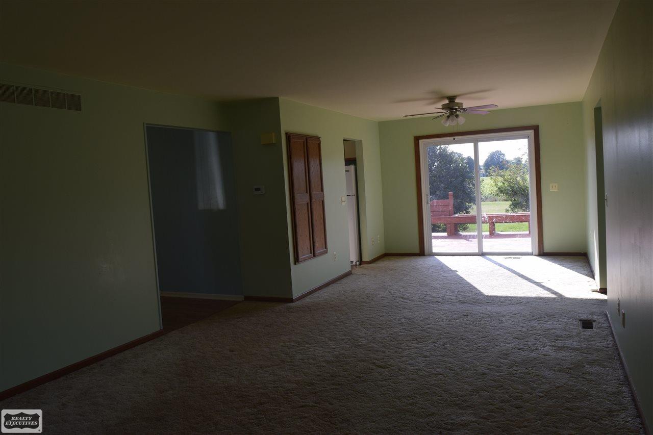 78409 Romeo Plank Road Armada, MI 48005 - Photo 18 of 32 Living Room