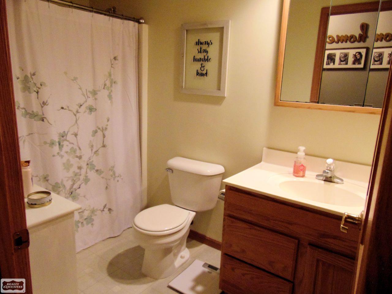 16070 Hough Road Allenton, MI 48002 - Photo 17 of 29 31357393-17.JPG