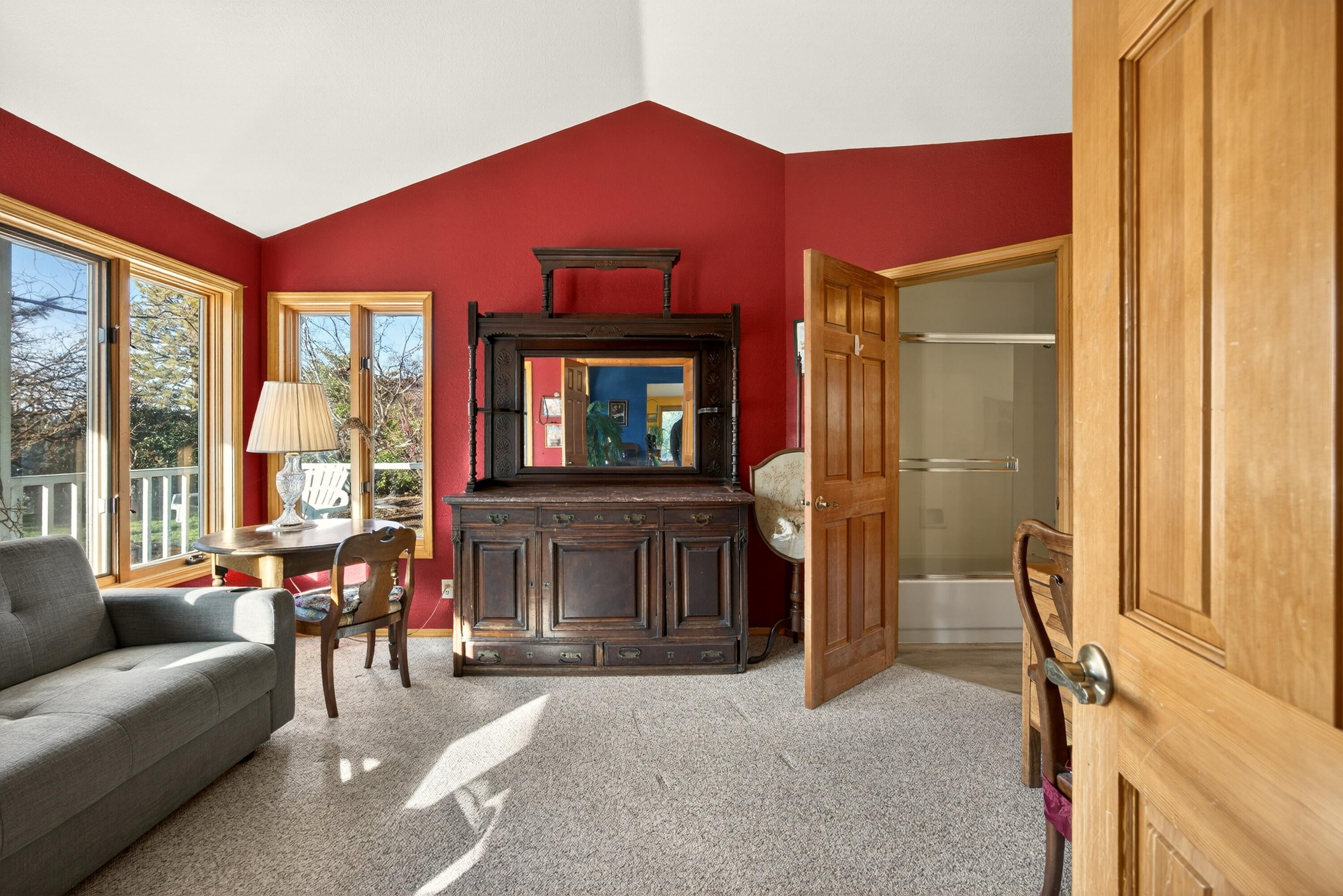 143 Ridge Road Ashland, OR 97520 - Photo 27 of 60 Wonderful office/ den off of the living room.