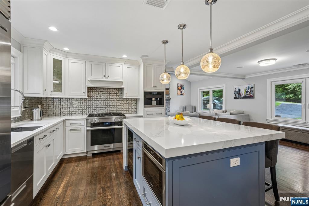 689 Colonial Road Franklin Lakes, NJ 07417 - Photo 21 of 42 Gallery Image 21