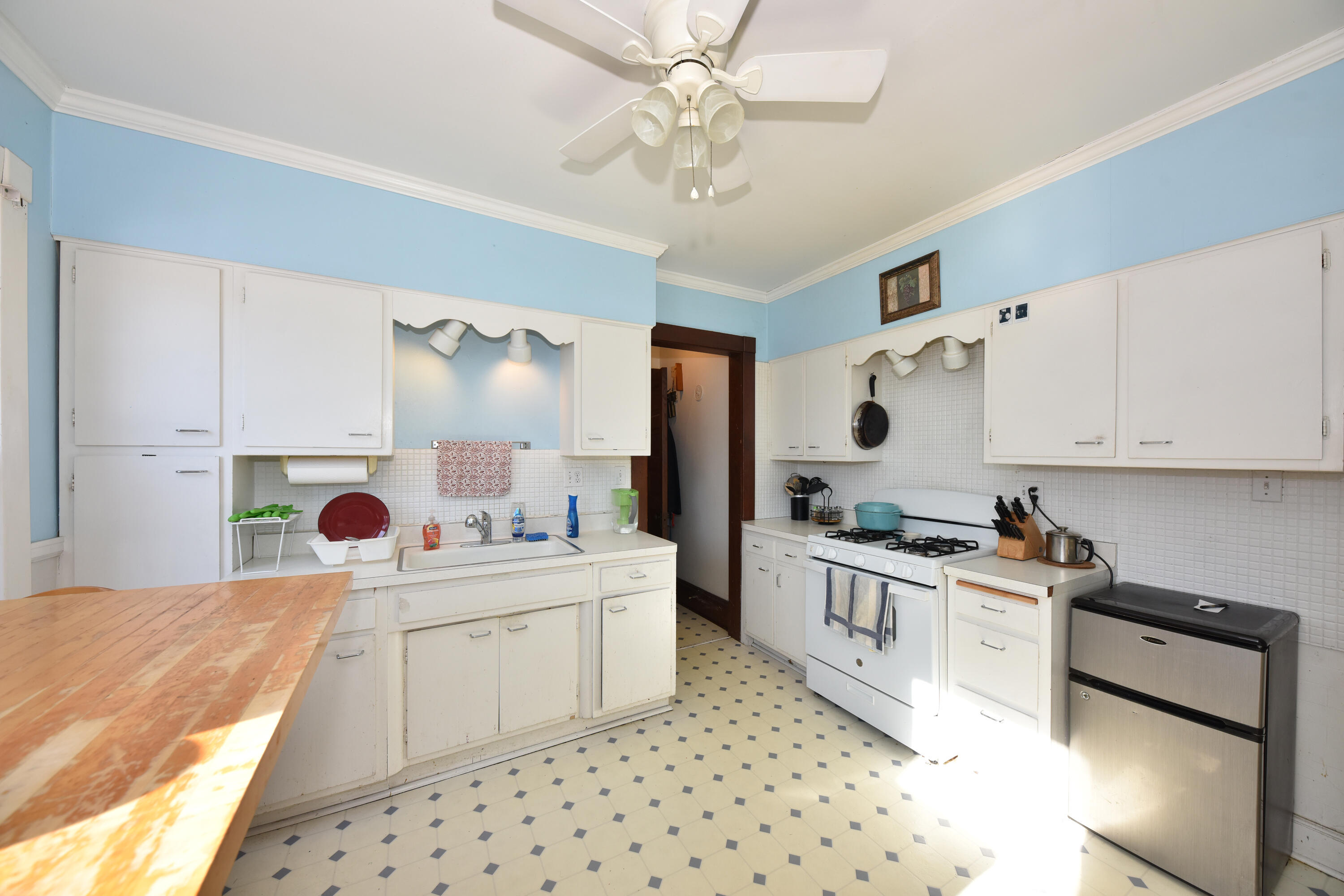 2744 North Stowell Avenue, Unit 2746 Milwaukee, WI 53211 - Photo 21 of 41 Upper kitchen