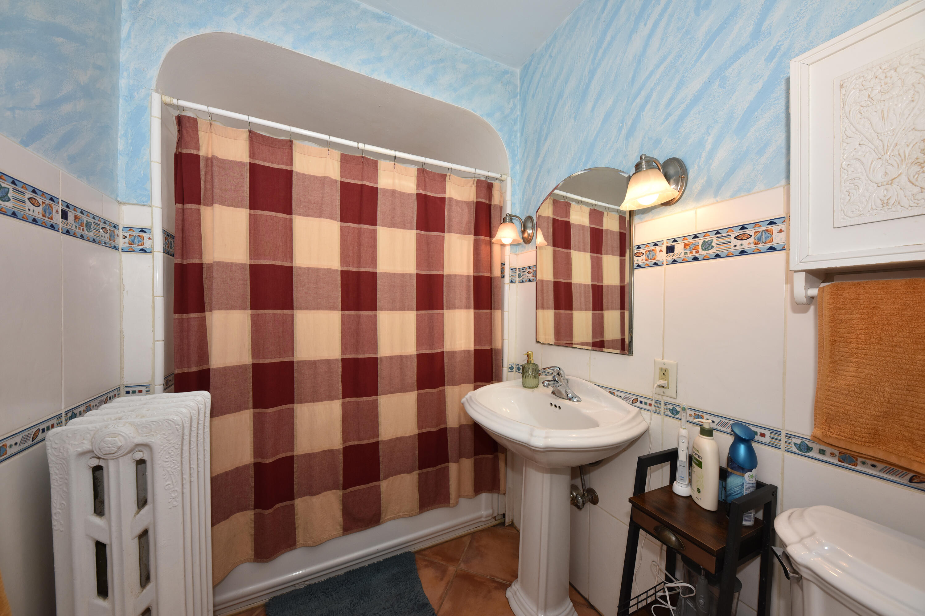 2744 North Stowell Avenue, Unit 2746 Milwaukee, WI 53211 - Photo 29 of 41 Upper full bath