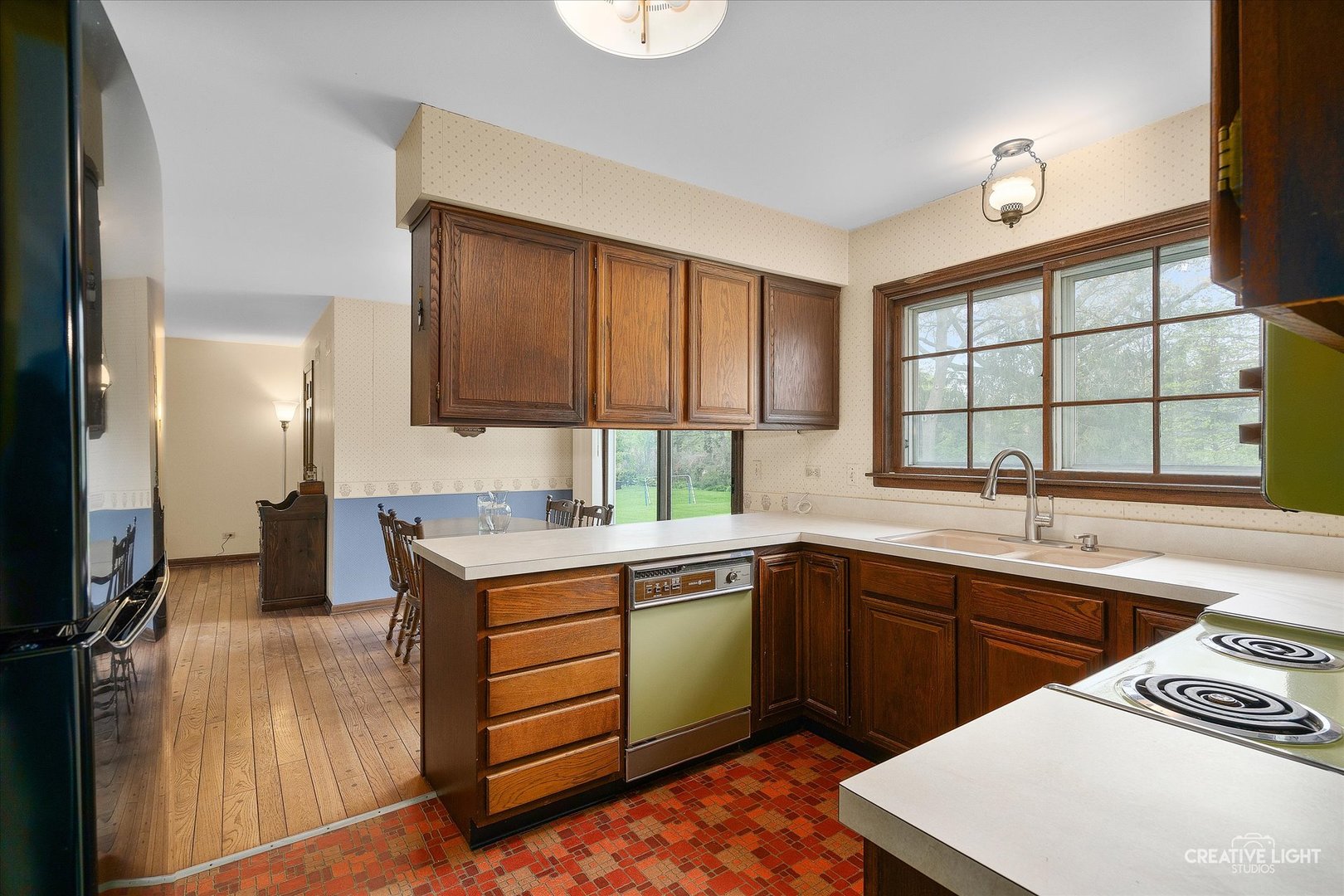 466 Carrol Gate Road Wheaton, IL 60189 - Photo 7 of 27 Gallery Image 7