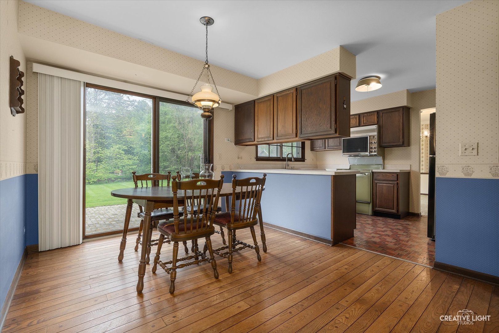 466 Carrol Gate Road Wheaton, IL 60189 - Photo 10 of 27 Gallery Image 10