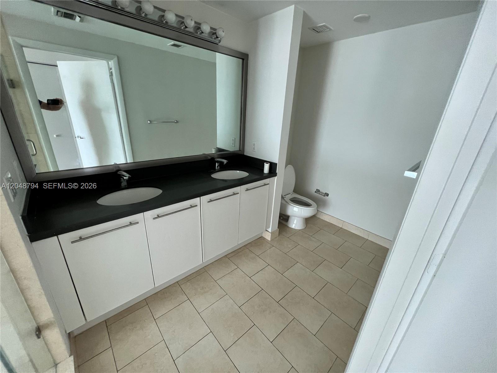 90 Southwest 3rd Street, Unit 3710 Miami, FL 33130 - Photo 18 of 28 Gallery Image 18