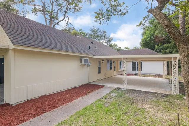 $279,999 | 3820 Evergreen Drive, Dickinson, TX 77539