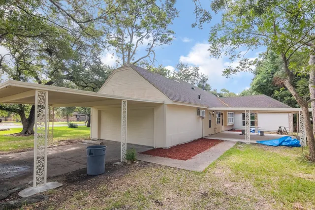 $279,999 | 3820 Evergreen Drive, Dickinson, TX 77539