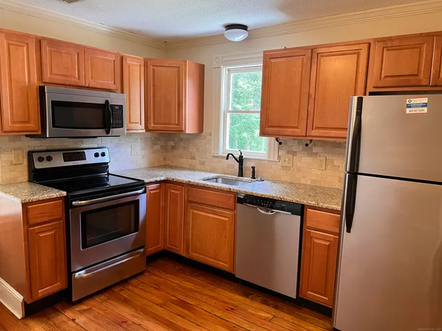 $2,125 | 48 Pratt Street, Glastonbury, CT 06033