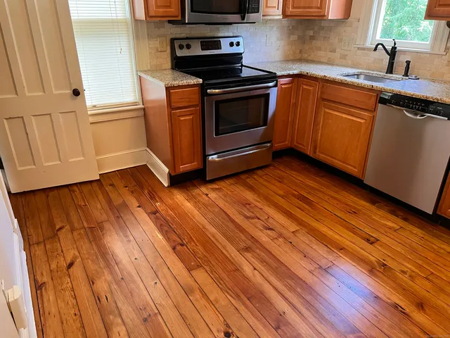 $2,125 | 48 Pratt Street, Glastonbury, CT 06033