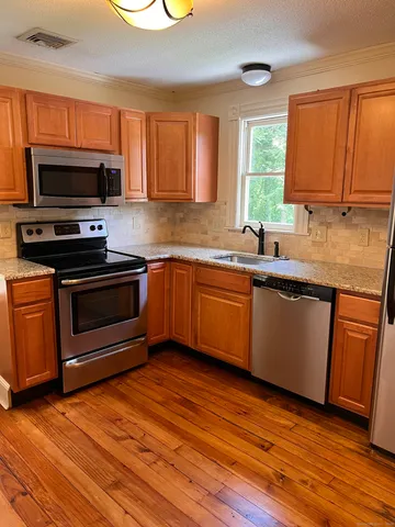 $2,125 | 48 Pratt Street, Glastonbury, CT 06033