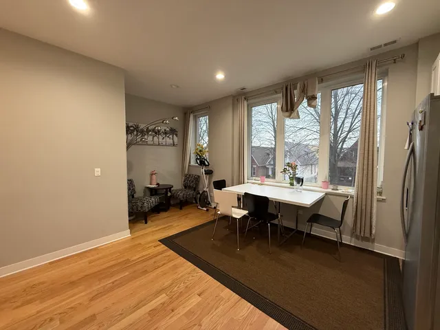 a view of a livingroom with furniture window and outside view