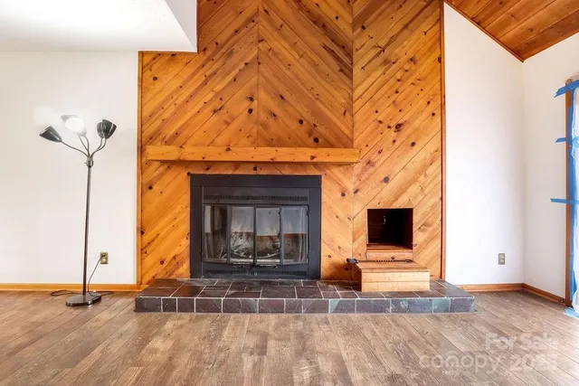 a view of entrance front of the house