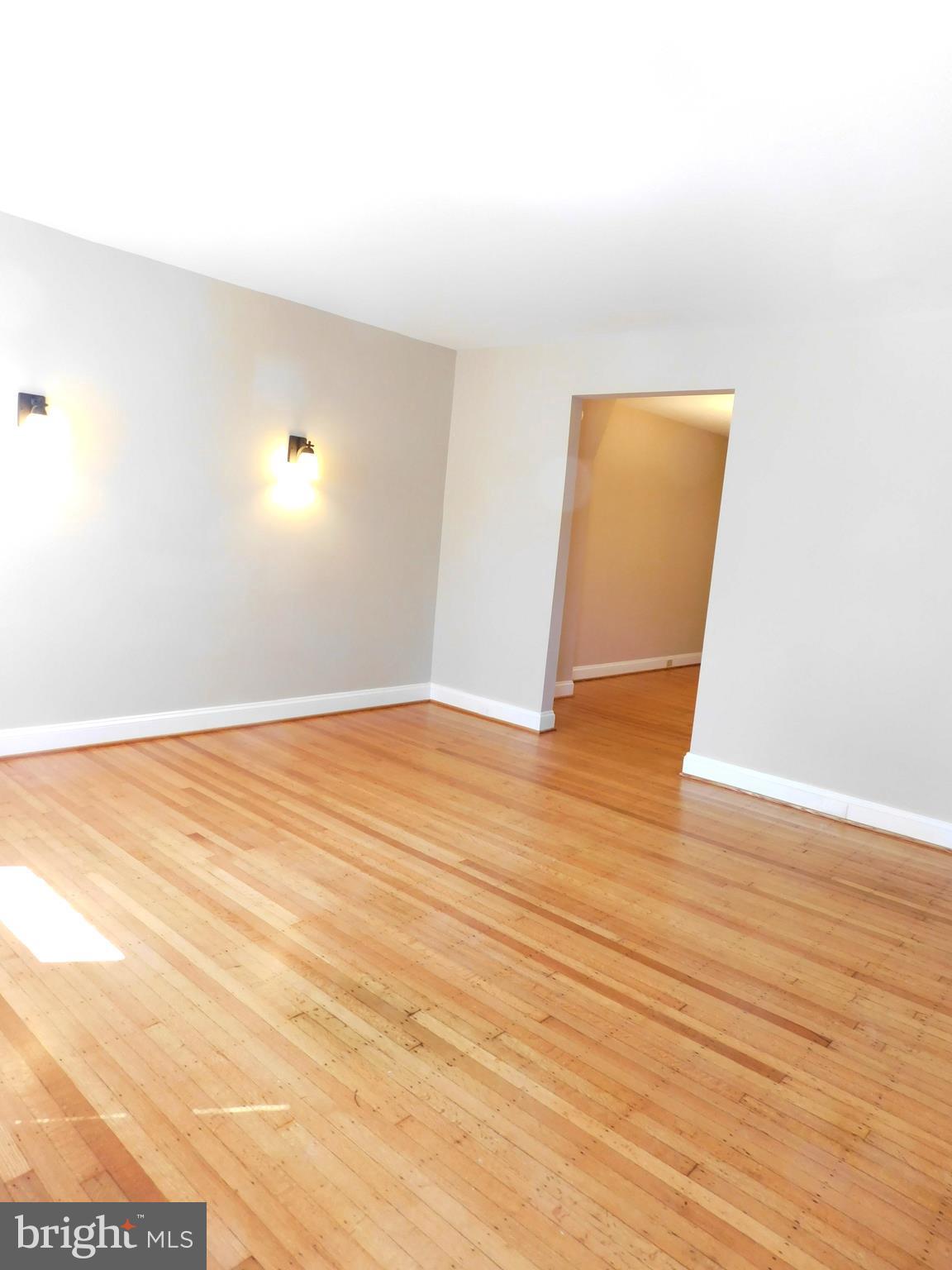 4544 Marble Hall Road Baltimore, MD 21239 - Photo 5 of 30 Living Room/Main Entrance