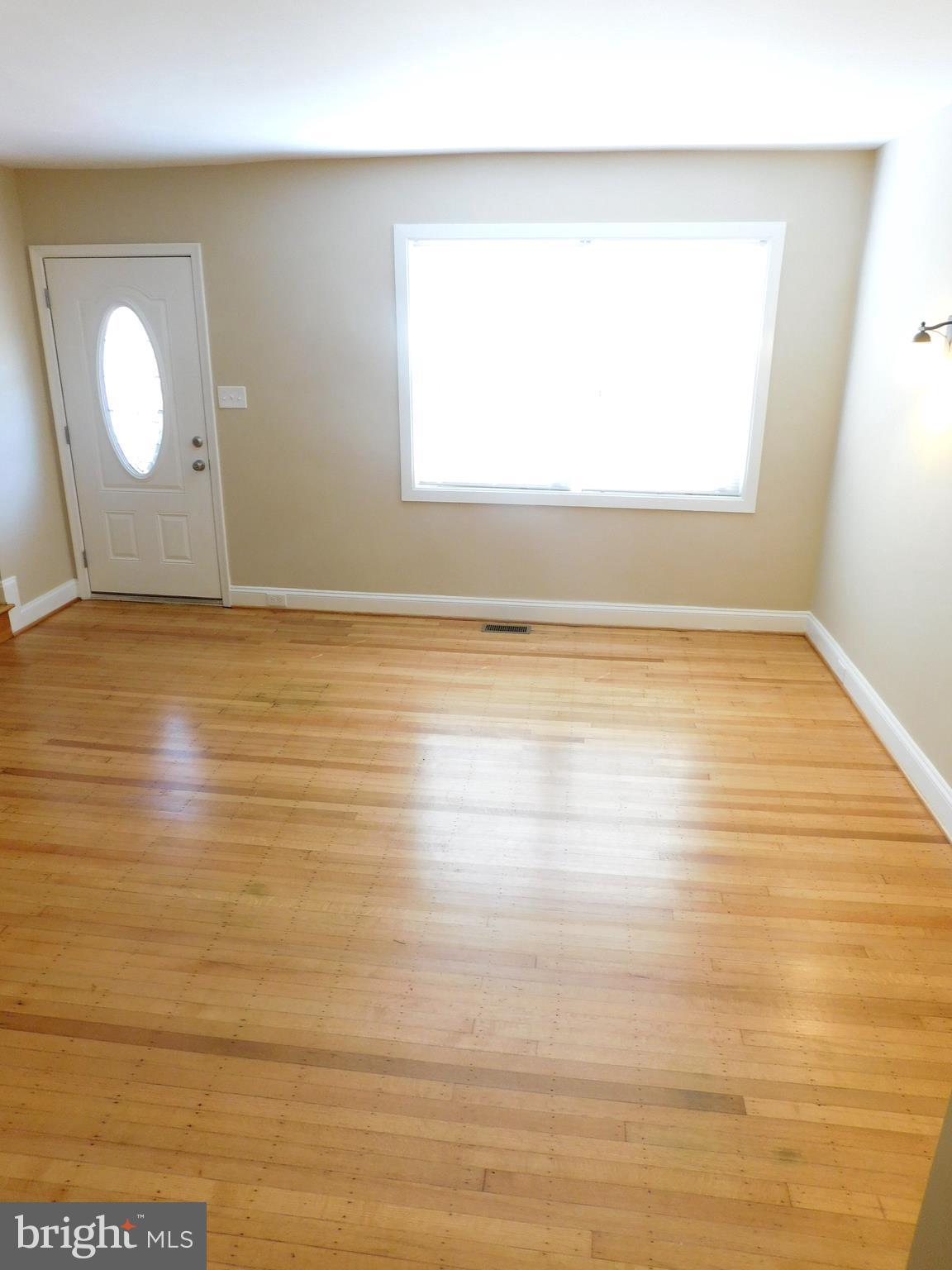 4544 Marble Hall Road Baltimore, MD 21239 - Photo 6 of 30 Living Room