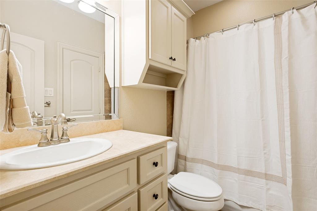 3907 Cole Avenue, Unit 3 Dallas, TX 75204 - Photo 22 of 38 3rd Ensuite Bathroom