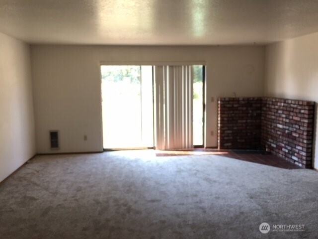 5303 149th Street Southwest, Unit 4 Edmonds, WA 98026 - Photo 3 of 9