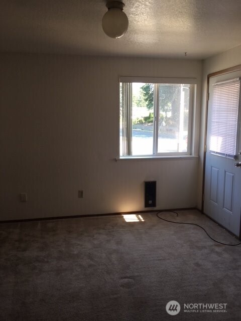 5303 149th Street Southwest, Unit 4 Edmonds, WA 98026 - Photo 6 of 9