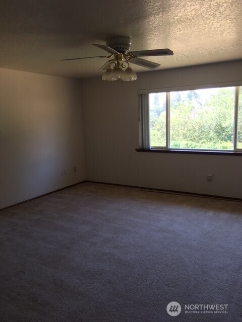 5303 149th Street Southwest, Unit 4 Edmonds, WA 98026 - Photo 8 of 9