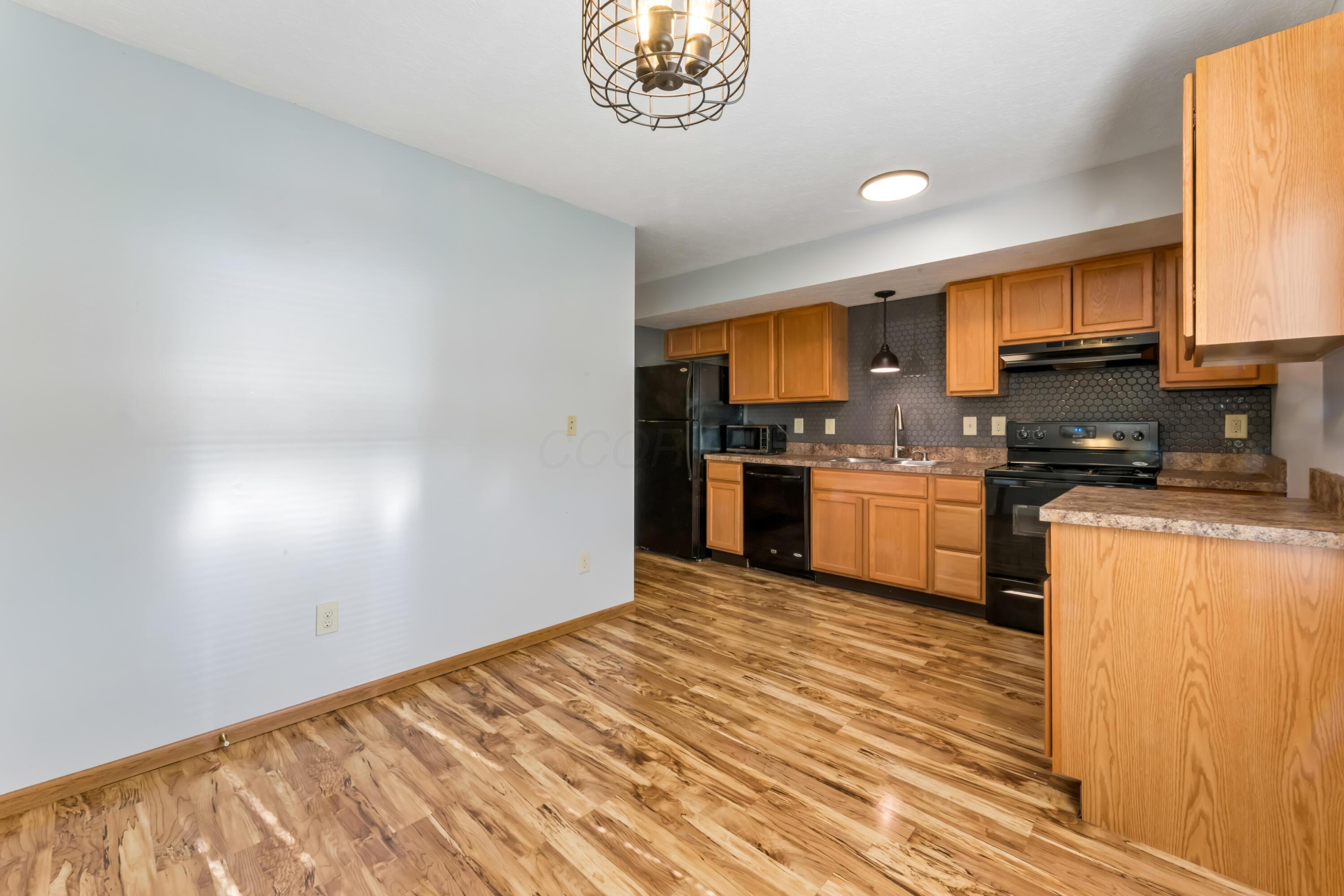 47 High Street Delaware, OH 43015 - Photo 12 of 42 Large kitchen
