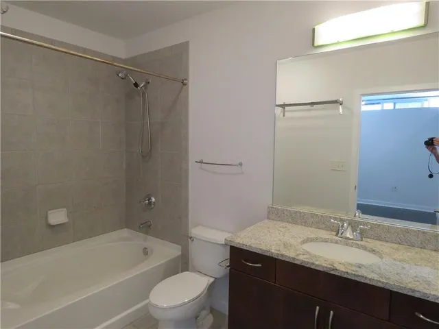 $235,000 | 400 West Peachtree Street Northwest, Unit 2010, Atlanta, GA 30308