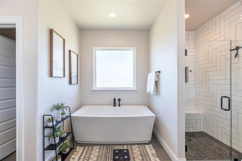 296 Mesquite Ridge Lane Lawn, TX 79530 - Photo 15 of 35 a bathroom with a sink toilet and shower