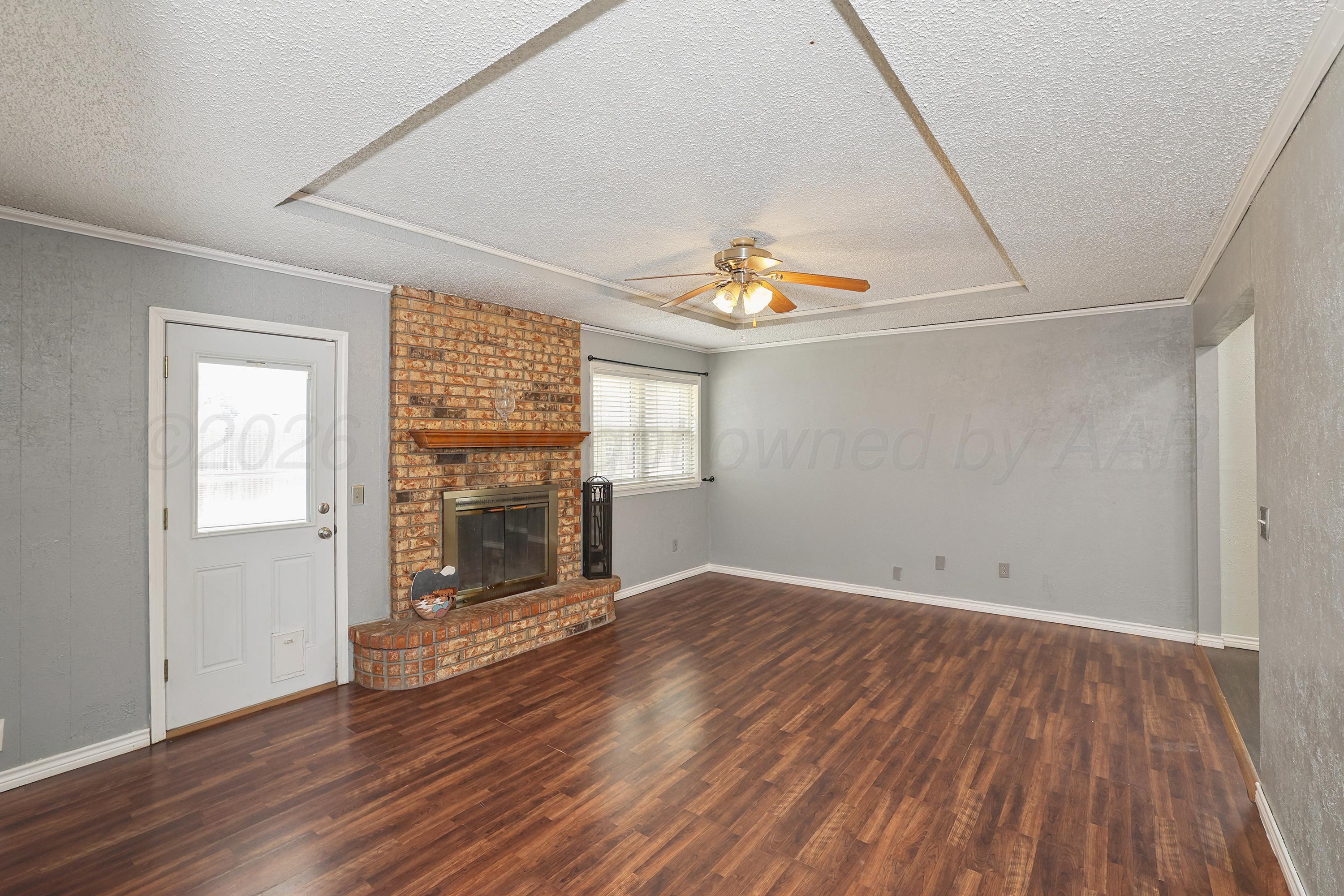 5316 Capulin Lane Amarillo, TX 79110 - Photo 3 of 25 3-Living Area
