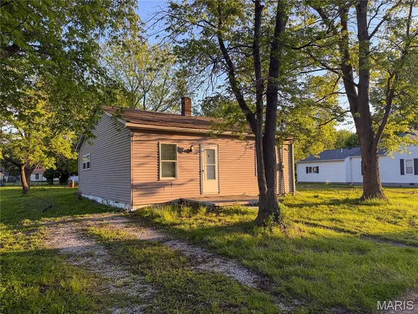 $57,900 | 305 Mine Road, Sawyerville, IL 62085