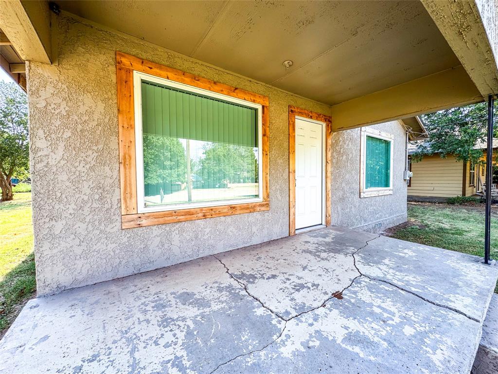505 Main Street Rochester, TX 79544 - Photo 2 of 24 a view of entryway with backyard